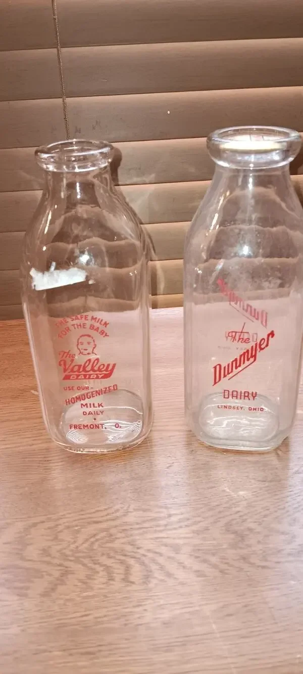 VTG Authentic Dairy Glass Milk Bottles (2)